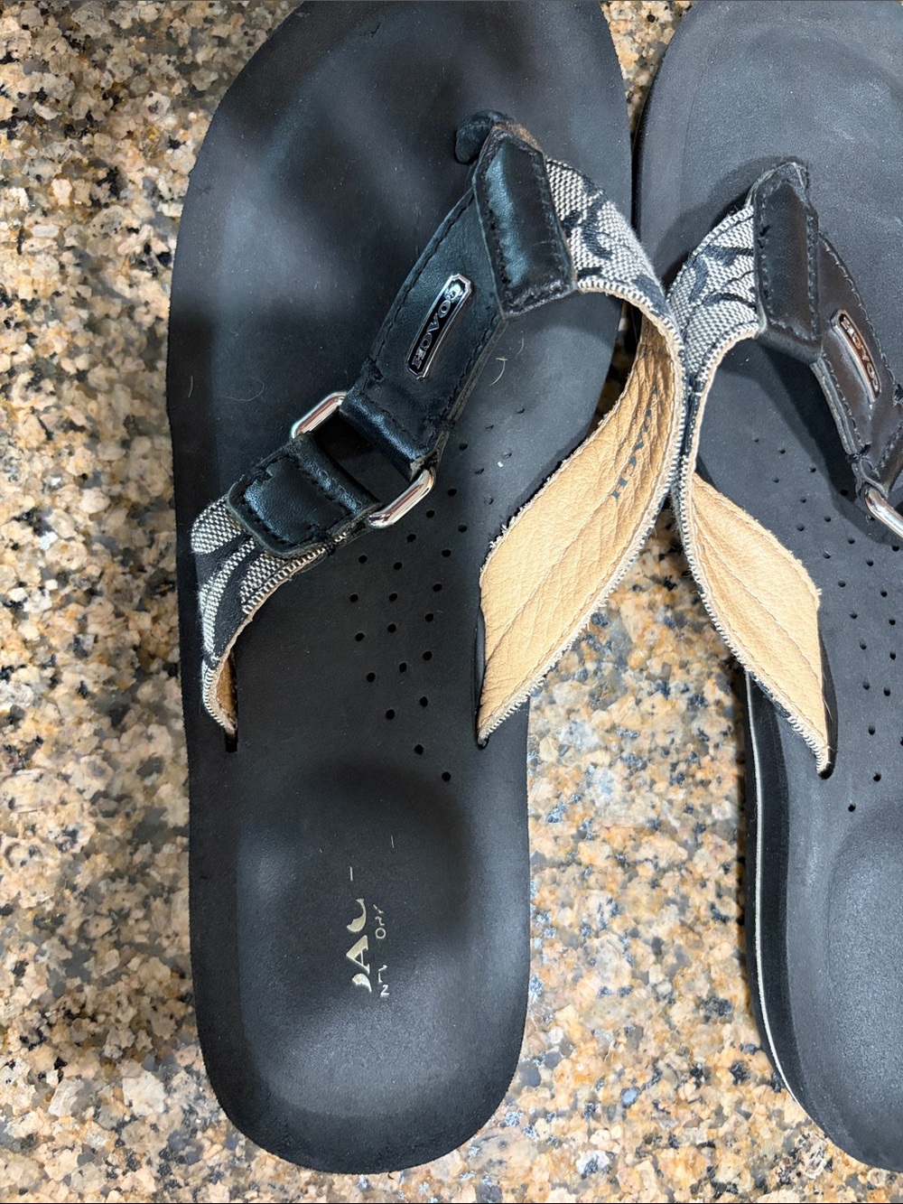 Coach Black and Tan Logo Thong Sandals Size 8 - Picture 8 of 11